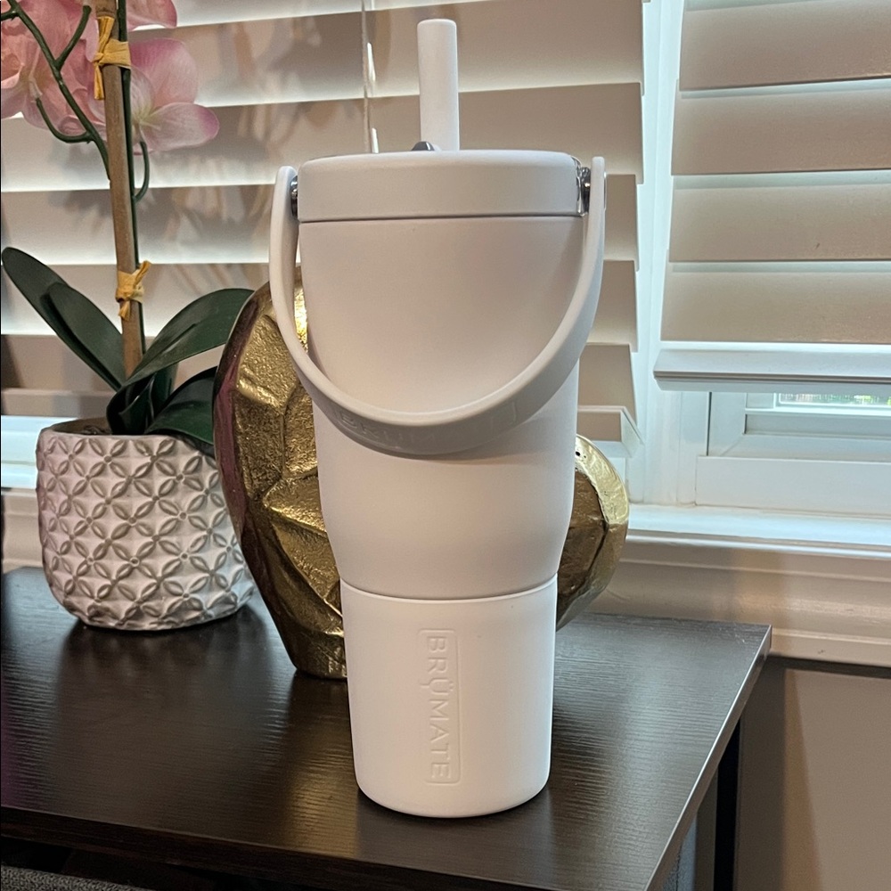 BrüMate 100% Leakproof White Insulated Tumbler 25oz